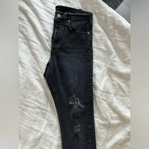 Levi’s 501 slim with rips W26 L30 - Picture 4 of 9